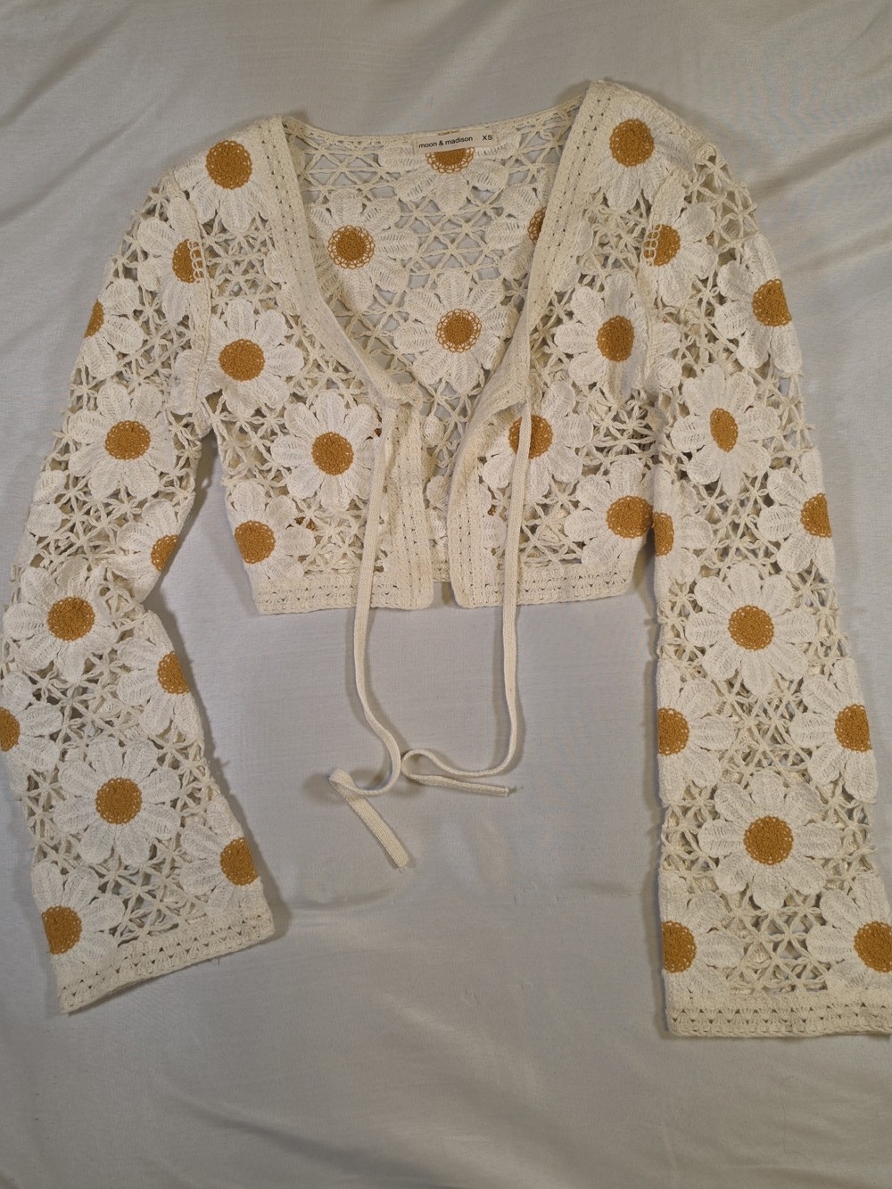 Moon & Madison Daisy Crochet Tie-Front Shrug Cardigan - Cream/Yellow (XS)